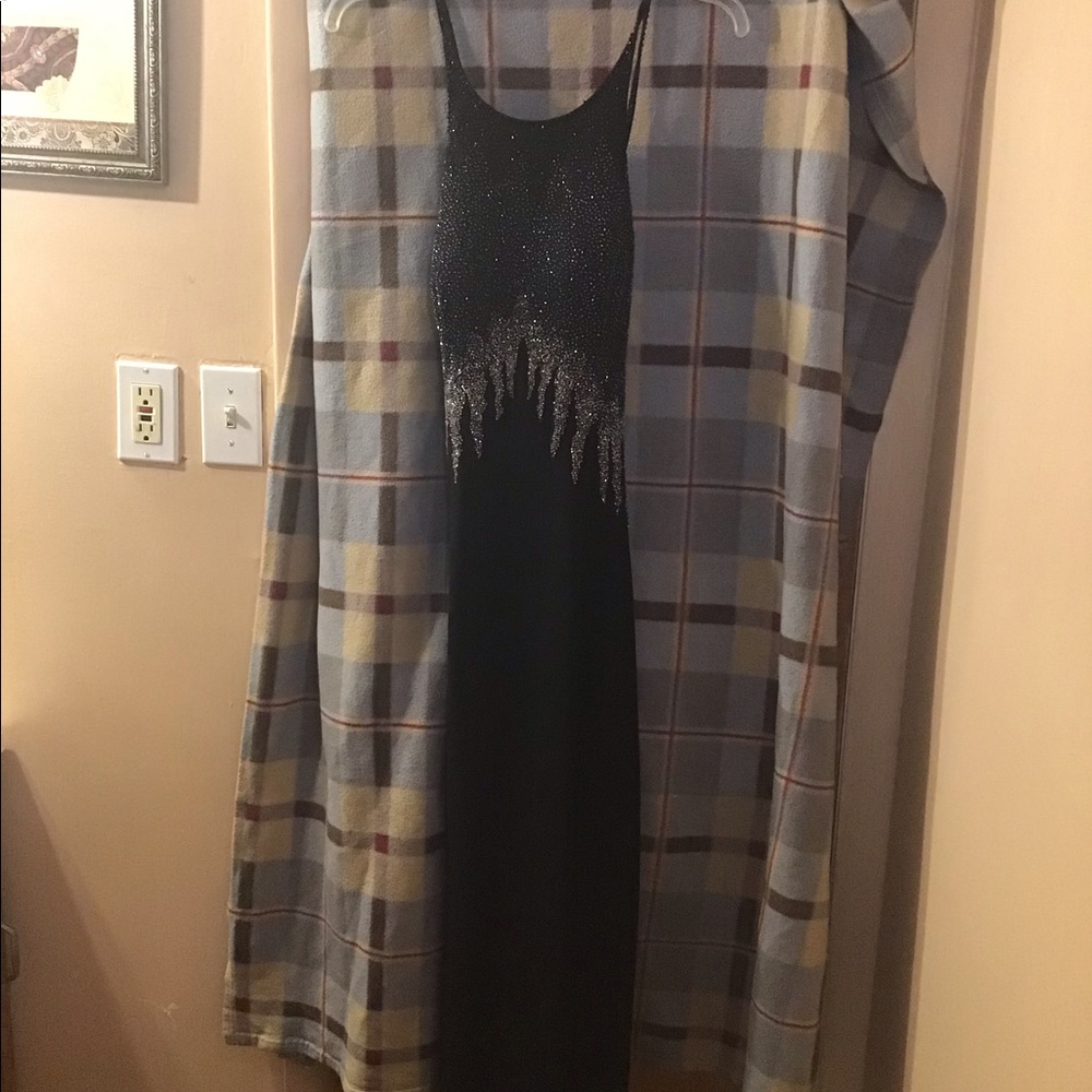 Formal dress - Picture 2 of 3